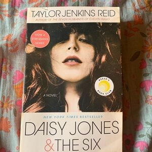 Daisy Jones & the Six by Taylor Jenkins Reed
